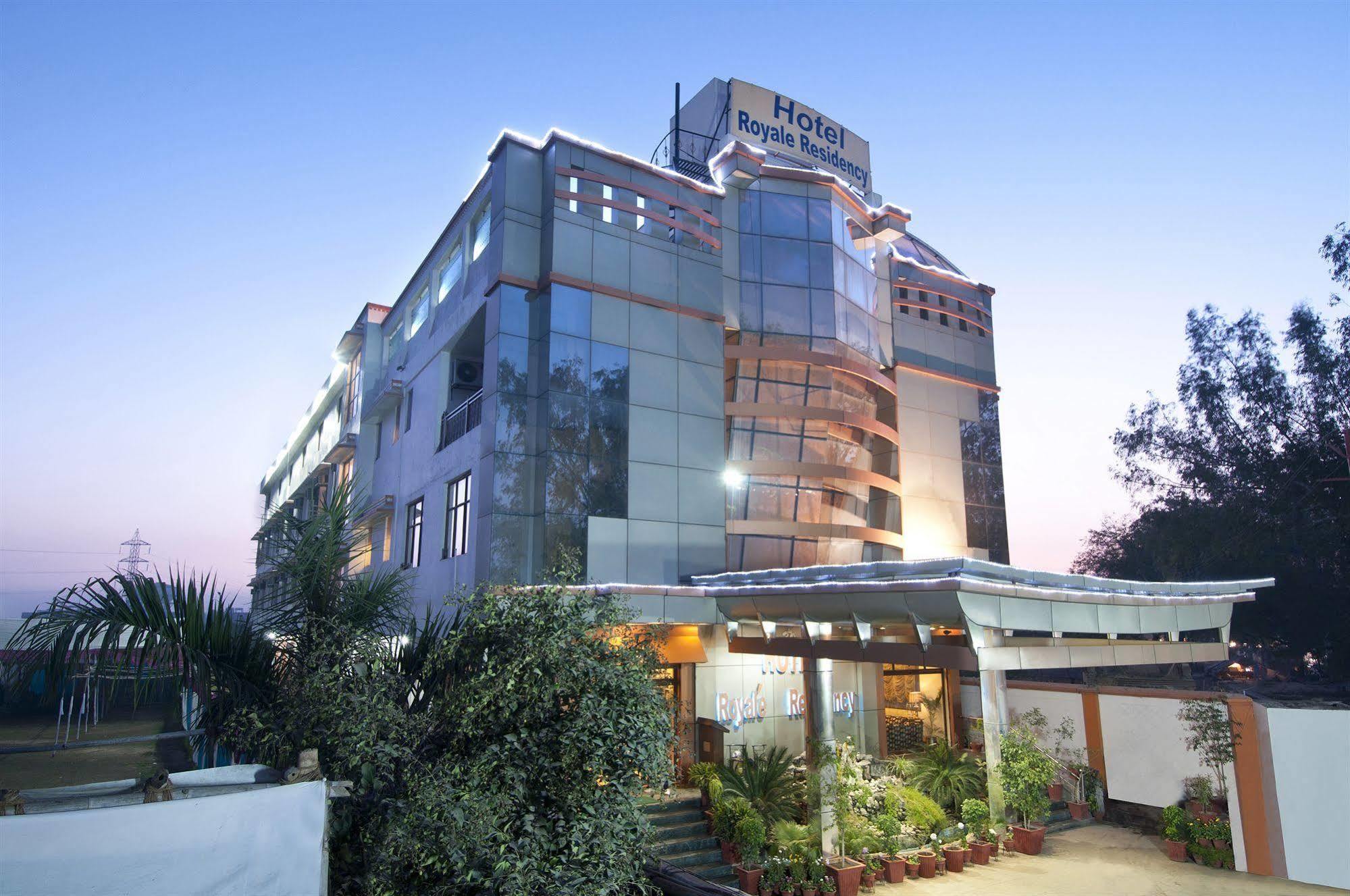 Royale Sarovar Portico Agra Agra  Extérieur photo